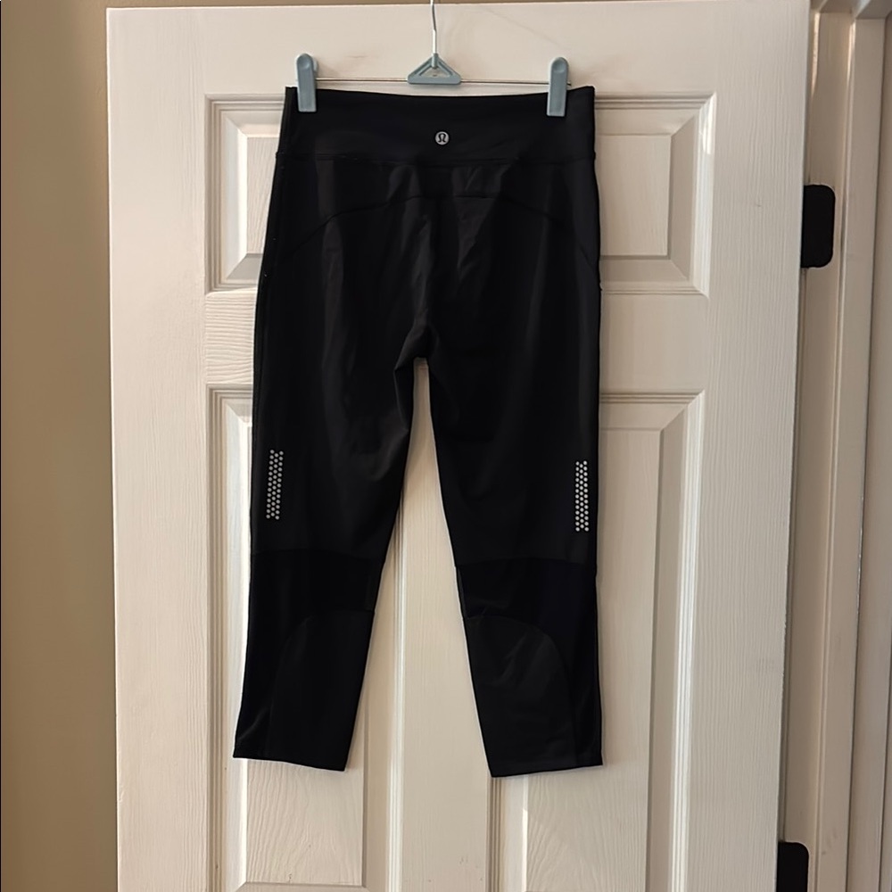 Lululemon Black Cropped Leggings with Logo